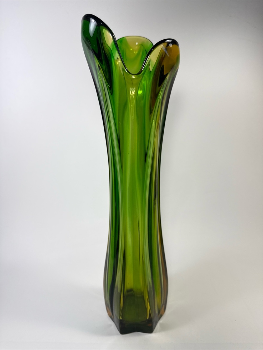 Vtg Murano MCM Toso green and amber Summerso style swung finger vase 15”